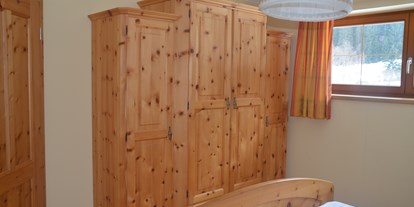 Pensionen - Kühlschrank - Katschberghöhe - Doppelzimmer aus Zirbenholz - Ferienwohnung Auenschuster