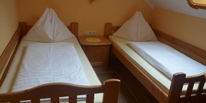 Pensionen - Terrasse - Saps - Doppelzimmer mit getrennten Betten - Ferienwohnung Auenschuster