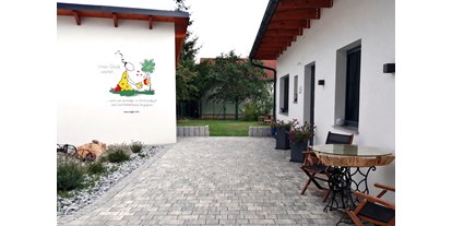 Pensionen - Spielplatz - Etzmannsdorf am Kamp - Wohlfühlhof Bachzelt Eingangsbereich - Wohlfühlhof Bachzelt