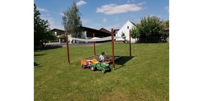 Pensionen - Frühstück: Frühstücksbuffet - Guntersdorf - unser Garten mit Spielplatz - Wohlfühlhof Bachzelt