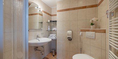 Pensionen - Umgebungsschwerpunkt: See - Presseggen - haus-scheiblauer_apartment_nr21-bathroom-nassfeld-skiing - Haus Scheiblauer