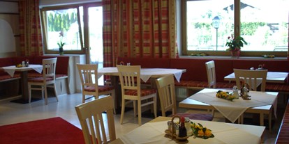 Pensionen - Rosental (Neukirchen am Großvenediger) - der Frühstücksraum mit Sonnenterasse lädt zu einen guten Start in den Tag ein,
auf Nachfrage können unsere Gäste ihn auch gerne Abends für Spieleabende oder dergleichen benützen - Ferienhaus Zillertal