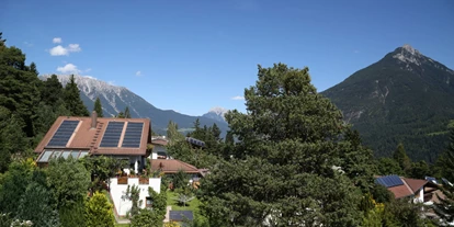 Pensionen - Umgebungsschwerpunkt: Stadt - Gröben (Berwang) - Haus Florian mit Hausberg Tschirgant - Apart Haus Florian Imst Tirol
