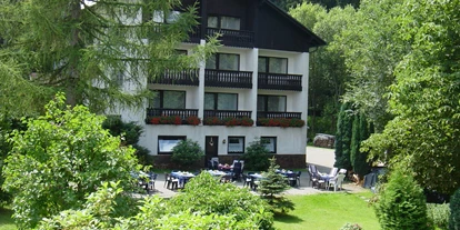 Pensionen - Art der Pension: Hotel Garni - Marktleuthen - Aussenansicht, vom Garten aus fotografiert - Landhaus am Forst