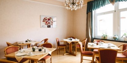 Pensionen - WLAN - Münnerstadt - Frühstückszimmer mit Kühlschrank und Mikrowelle - Pension Münchner Kindl