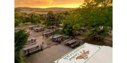 Pensionen - Parkplatz: kostenlos bei der Pension - Hösbach - Großer Biergarten mit schattigen Walnussbäumen und Kinderspielplatz - Landgasthof Spessartruh