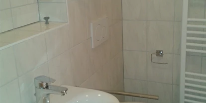 Pensionen - barrierefreie Zimmer - Buttenwiesen - Bad mit WC und Haartrockner - Gasthof Magg