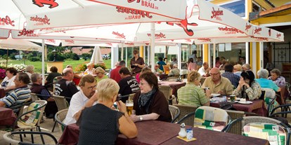 Pensionen - weitere Verpflegungsmöglichkeiten: Mittagessen - Oberpfalz - Unsere große Sonnenterrasse und auch der 
Wintergarten bieten unseren Gästen 
einen herrlichen Naturblick.
 - Landgasthof-Pension Anni
