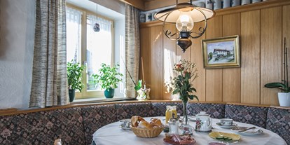 Pensionen - Frühstück: serviertes Frühstück - Lech - Ein guter Start in den Tag - Gästehaus Luitz-Kennerknecht