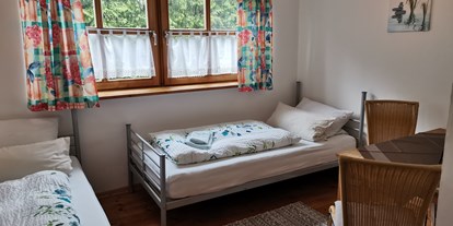 Pensionen - Schalkham (Landshut) - Doppelzimmer EG Zimmer Nr.11 Gartenseite - Pension Zur Nachtigall