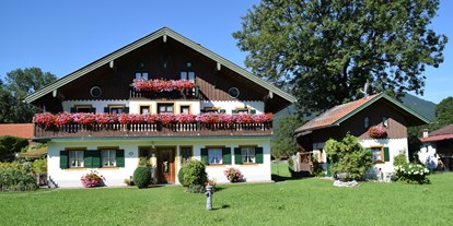 Pensionen - Tegernsee - Das Gästehaus "Zum Jäger", ein ehemaliger Bauernhof aus dem 16. Jahrhundert. - Gästehaus Zum Jäger