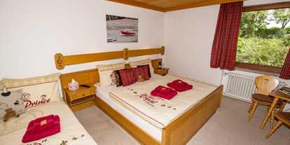 Pensionen - Garage für Zweiräder - Neuschönau - unser Familienzimmer "Stonehaven" mit Doppelbett und Doppelschlafcouch - The Scottish Highlander Guesthouse