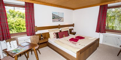Pensionen - Wanderweg - Bayerischer Wald - unser Familienzimmer "Portobello" mit Doppelbett und Doppelstockbett - The Scottish Highlander Guesthouse