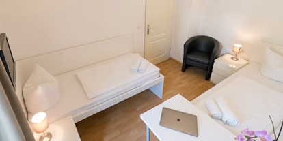Pensionen - Umgebungsschwerpunkt: Stadt - Landsberied - Zweibettzimmer in der Verdistr. 90 - guenstigschlafen24.de ... die günstige Alternative zum Hotel