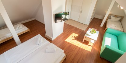 Pensionen - Umgebungsschwerpunkt: Stadt - Hohenbrunn (Landkreis München) - Fünfbettzimmer in der Verdistr. 104 - guenstigschlafen24.de ... die günstige Alternative zum Hotel