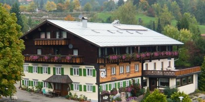 Pensionen - Frühstück: Frühstücksbuffet - Oberstaufen - Haupthaus im Sommer 2018 - Pension Zum Engel
