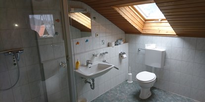 Pensionen - Umgebungsschwerpunkt: See - Großgmain - Badezimmer Doppelzimmer ohne Balkon - Pension Bergblick