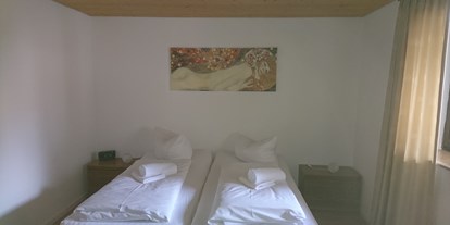 Pensionen - Umgebungsschwerpunkt: Berg - Übersee - Schlafzimmer Bungalow - Pension Bergblick