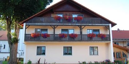 Pensionen - Balkon - Hepberg - Süd-Ansicht unseres Gasthofes - Gasthof Zur Linde