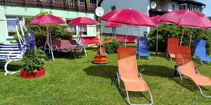 Pensionen - Art der Pension: Frühstückspension - Bayern - Garten mit Sonnenliegen - Gruppenferienhäuser & Hotel-Pension Dressel
