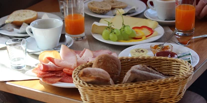 Pensionen - Art der Pension: Urlaubspension - Seis am Schlern - Frühstücken mit frischen,regionalen Südtiroler Produkten. - Pension Klausthaler 