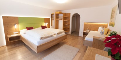 Pensionen - Kühlschrank - Maschl - Dreibettzimmer mit Balkon - B&B Landhaus Vierthaler