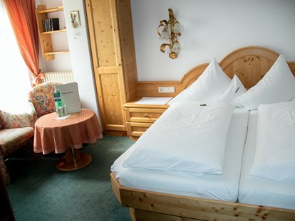 Pensionen - Frühstück: Frühstücksbuffet - Wald am Arlberg - Alle Zimmer sind gemütlich und haben ein besonders Flair - Hotel-Pension Marmotta