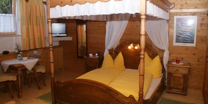 Pensionen - Kössen - Schlafzimmer im App.Buchenstein - Gästehaus Neumayer
