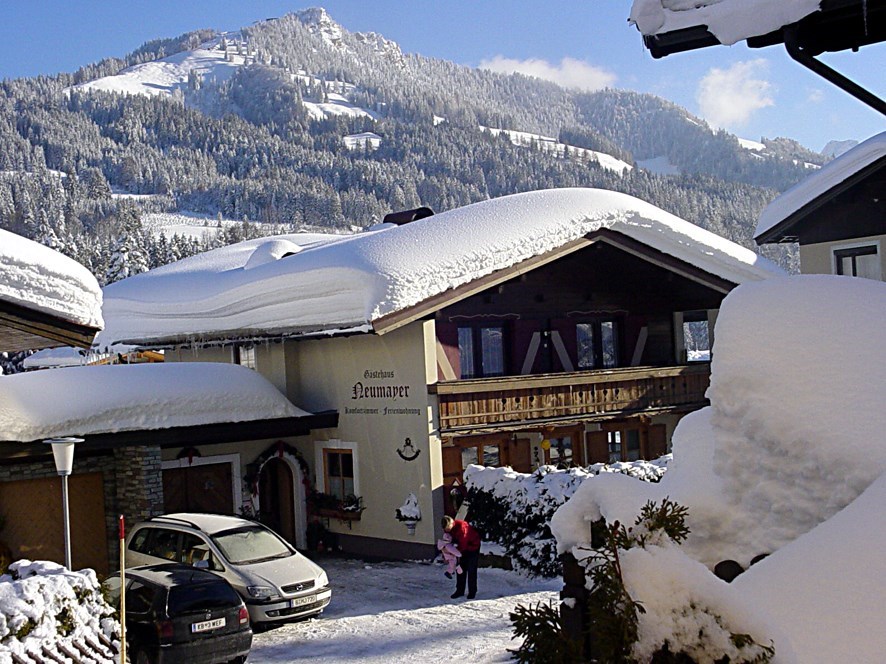 Frühstückspension: Winteransicht - Gästehaus Neumayer alpine**sports**appartements - Pension Neumayer