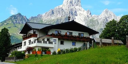 Pensionen - Hunde: erlaubt - Ramsau am Dachstein - Unser Haus liegt am Ortsrand von Filzmoos in ruhiger, Sonniger Lage.
Wür verfügen über 
2 Apartments mit 1 Schlafzimmer (2-4 Personen)
2 Apartments mit 2 Schlafzimmer (2-8 Personen)
1 Apartment mit 3 Schlafzimmer (4-12 Personen) - Ferienwohnungen Haus Bergfried