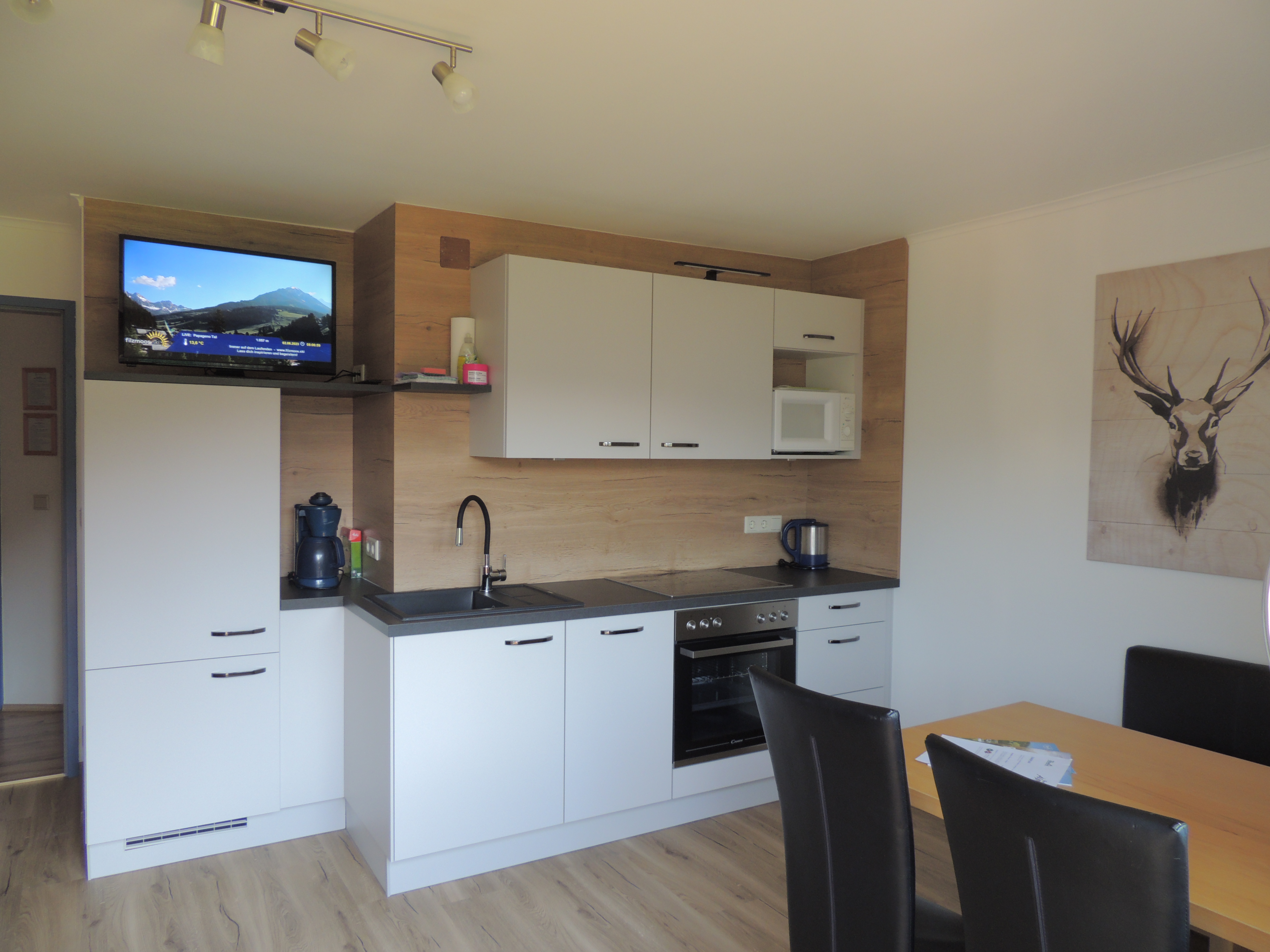 Frühstückspension: Unsere Ferienwohnungen mit 1-3 Schlafzimmern bieten Platz für 2-12 Personen. Sind voll ausgestattet und alle mit einen Badezimmer pro Schlafzimmer sowie jedes Zimmer hat seinen eigenen Balkon. - Ferienwohnungen Haus Bergfried