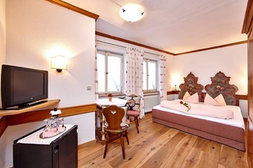 Frühstückspension: Doppelzimmer  - Traditionsgasthaus Alpenrose GMBH Mittenwald