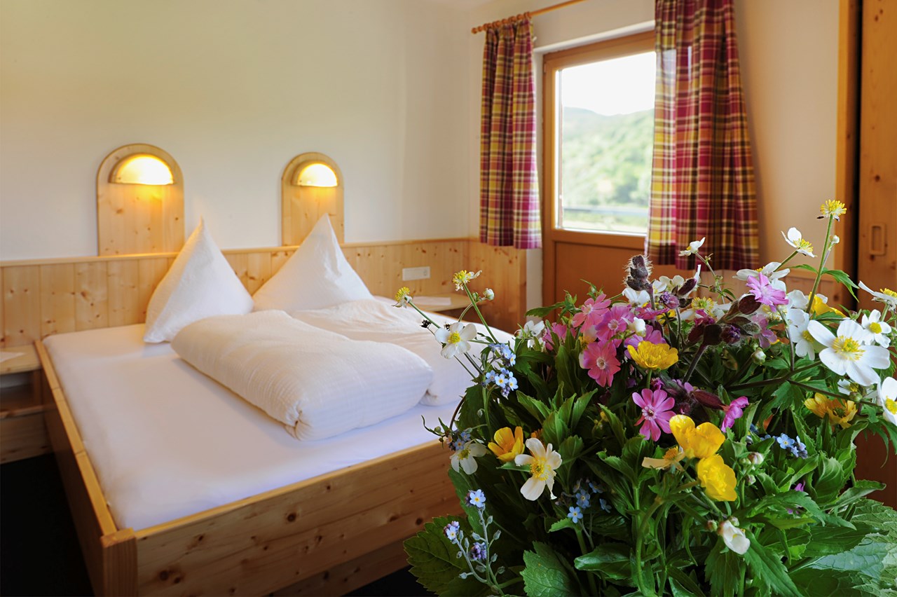 Haus Zeinissee Zimmerkategorien Doppelzimmer Balkon 1. Etage  See- und Bergblick 