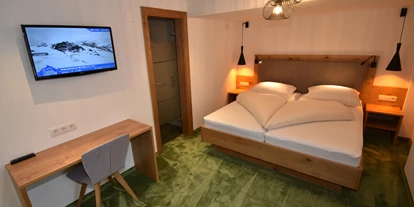 Pensionen - Parkplatz: kostenlos bei der Pension - St. Anton am Arlberg - Haus Hubertus