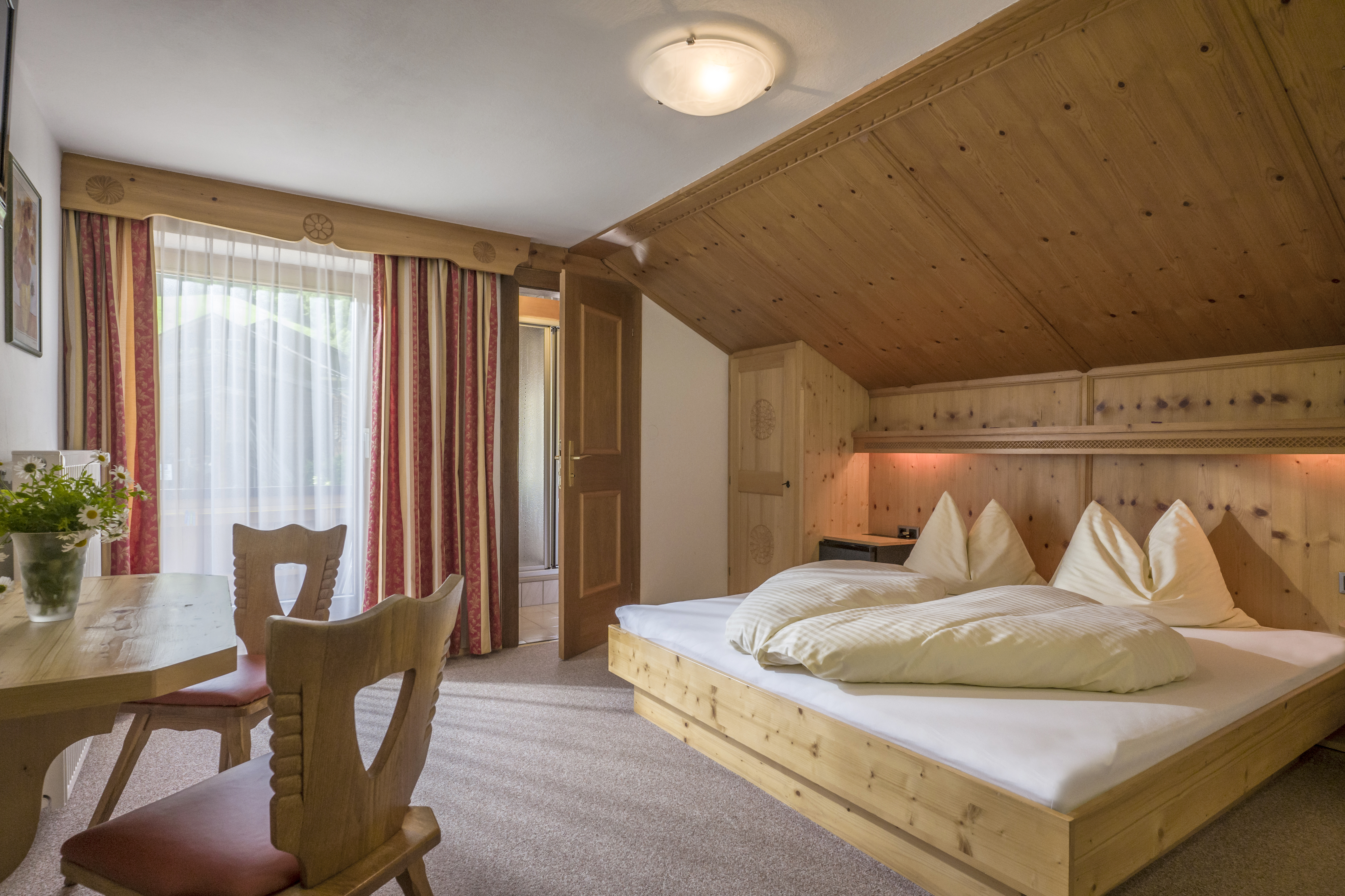 Anja's Schönblick - Bed & Breakfast Zimmerkategorien Doppelzimmer Edelweiß