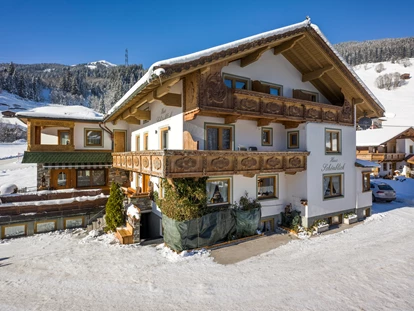 Pensionen - Parkplatz: kostenlos bei der Pension - Alpbach - Hausansicht Winter - Anja's Schönblick - Bed & Breakfast