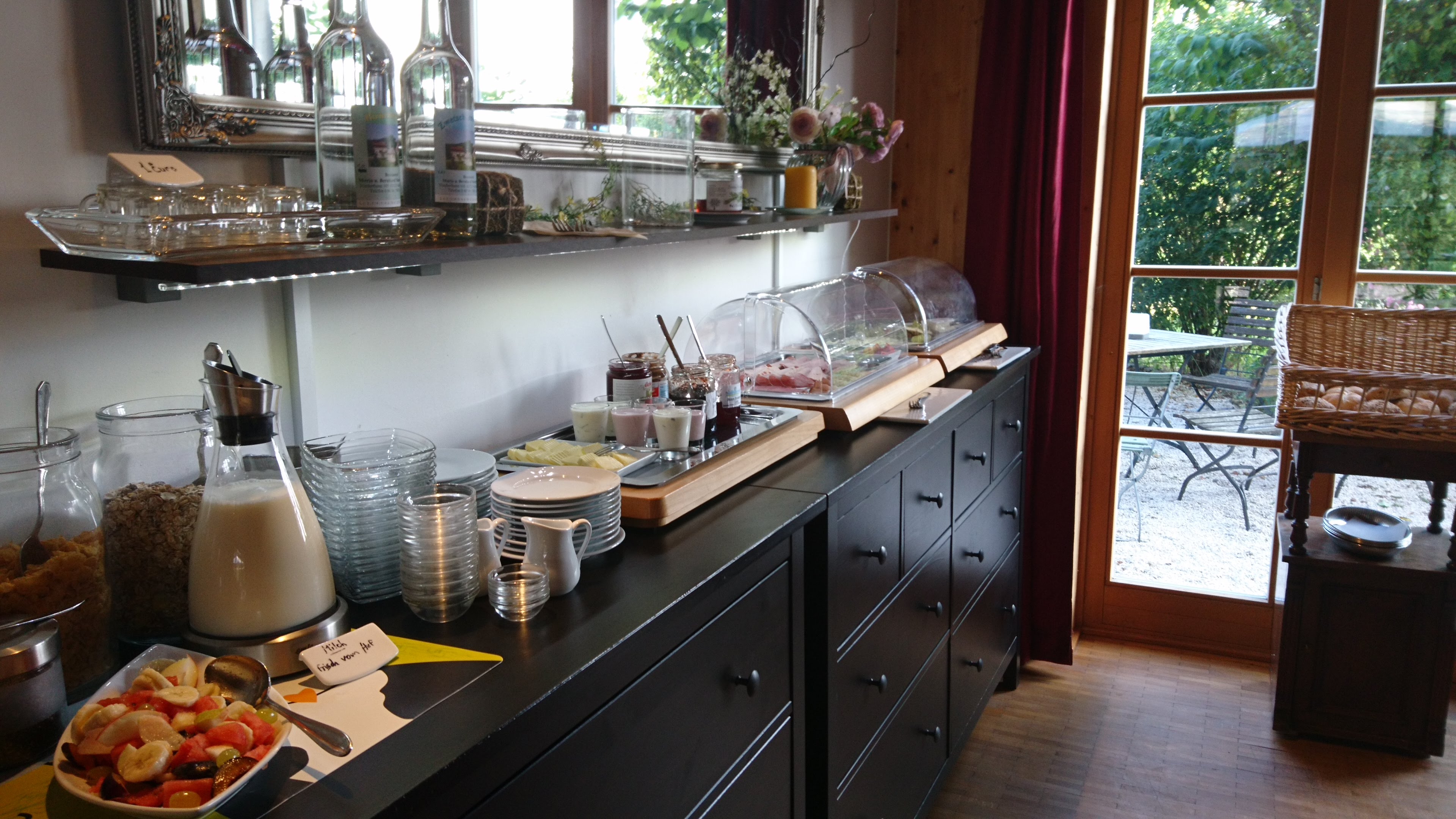 Frühstückspension: Frühstücksbüffet - Niederauer Hof