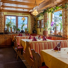 Frühstückspension: Restaurant der Gäste-Pension Dorfstube in Holzgau. - Gasthof-Pension-Dorfstube