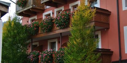 Pensionen - Parkplatz: kostenlos bei der Pension - Seefeld in Tirol - Gastgarten - Gasthof zum Stollhofer