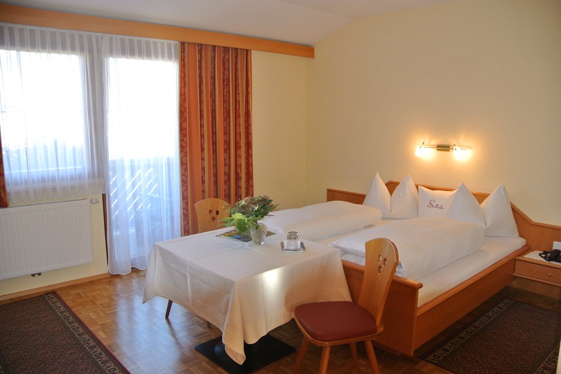 Frühstückspension: Doppelzimmer "Panorama" auch als Vierbettzimmer benutzbar (Couch ausziehbar 140x200) - Gasthof zum Stollhofer