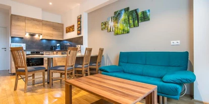 Pensionen - Parkplatz: kostenlos bei der Pension - Seefeld in Tirol - Ferienwohnung "Gartenblick" 2-5 Personen
Wohn- und Essbereich - Gasthof zum Stollhofer