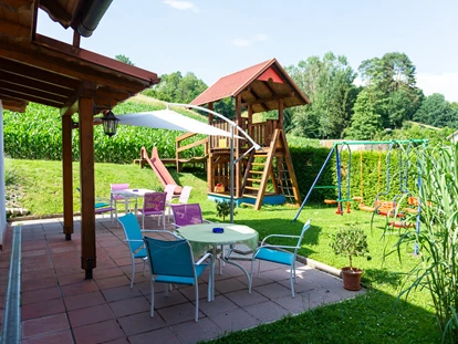 Pensionen - Restaurant - Gästeterrasse - Gästehaus Nora