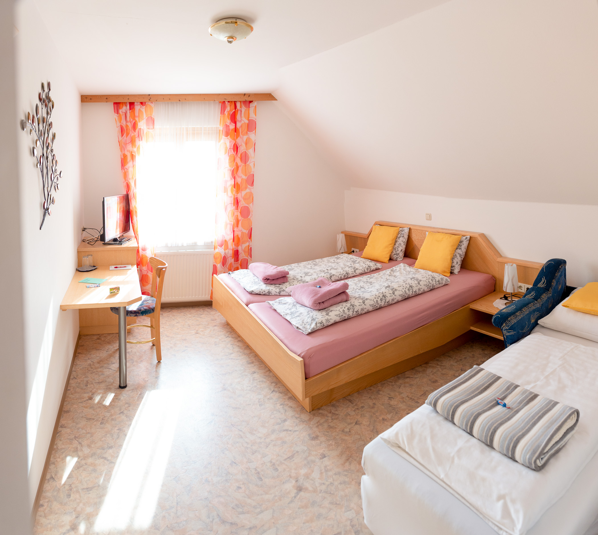 Frühstückspension: 3Bettzimmer/Doppelzimmer - Gästehaus Nora 