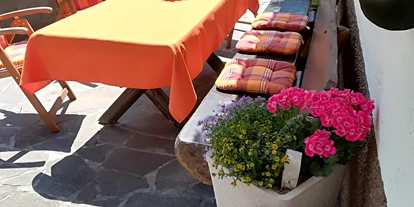 Pensionen - Serfaus - Eingang und Terrasse mit Morgensonne - Haus Brigitte