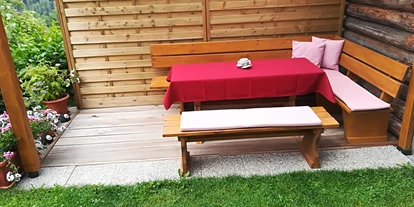 Pensionen - Serfaus - der Garten hinterm Haus - Haus Brigitte