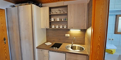 Pensionen - Balkon - Oberstdorf - kleine Küchenzeile in dem Appartement "Edelweiß" - Landhaus Wildschütz - Ferienwohnung mit Königscard