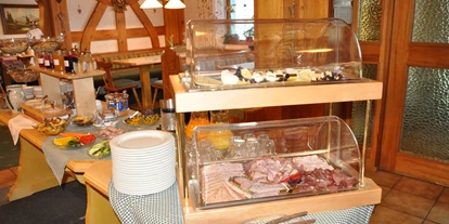 Pensionen - Balkon - Oberstdorf - Starten Sie in einen tollen Urlaubstag mit unserem leckeren Frühstücksbuffet - Landhaus Wildschütz - Ferienwohnung mit Königscard