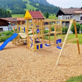 Frühstückspension: hauseigener Spielplatz für unsere kleinen Gäste - Landhaus Wildschütz - Ferienwohnungen mit Königscard