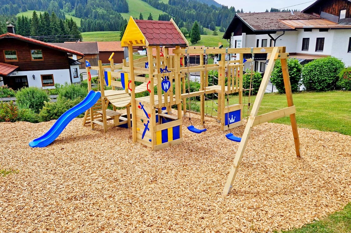 Frühstückspension: hauseigener Spielplatz für unsere kleinen Gäste - Landhaus Wildschütz - Ferienwohnungen mit Königscard