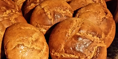 Pensionen - Frühstück: Frühstücksbuffet - Osttirol - leckeres Bauernbrot - Bergerhof